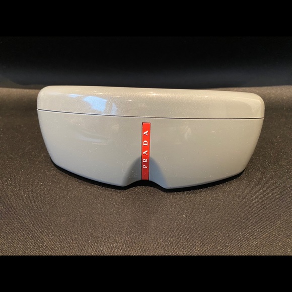 Prada sunglasses - Picture 4 of 9